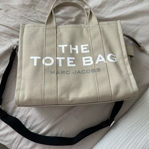 The Medium Tote bag in beige and black